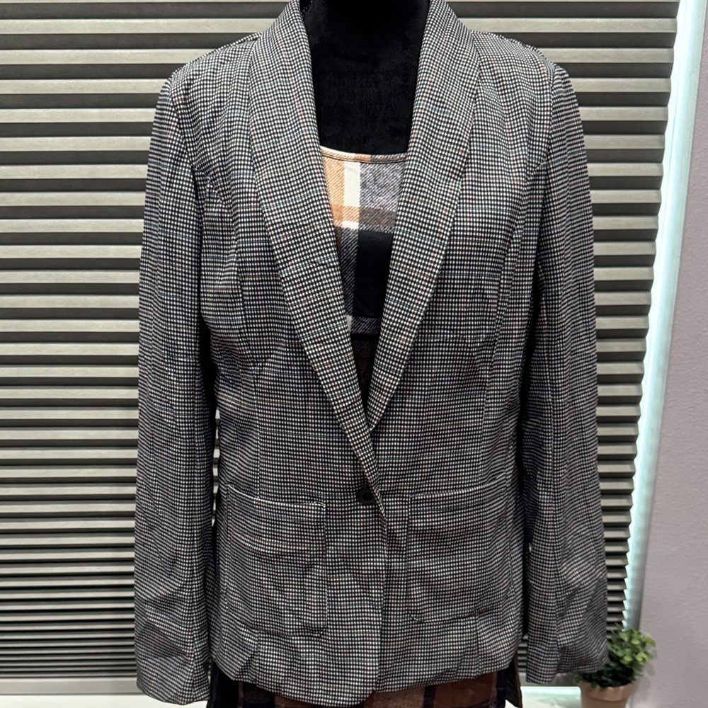 Chic Houndstooth Blazer in Black and White